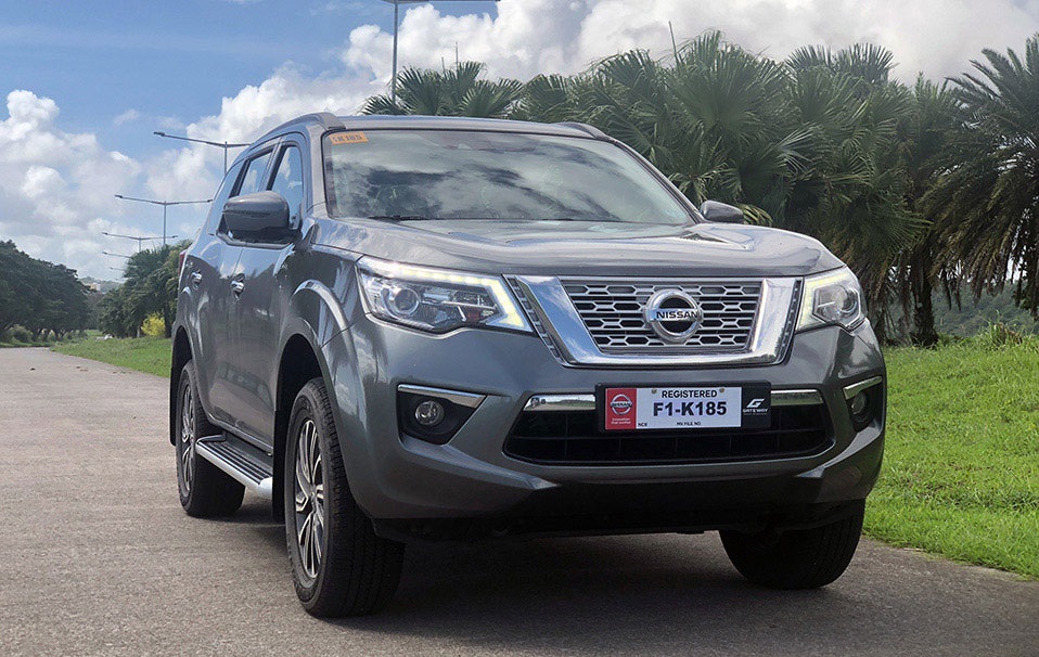 Cho thuê xe tự lái 7 chỗ Nissan Terra