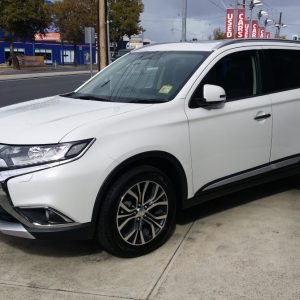 Cho Thuê Xe Tự Lái 7 Chỗ Mitsubishi Outlander